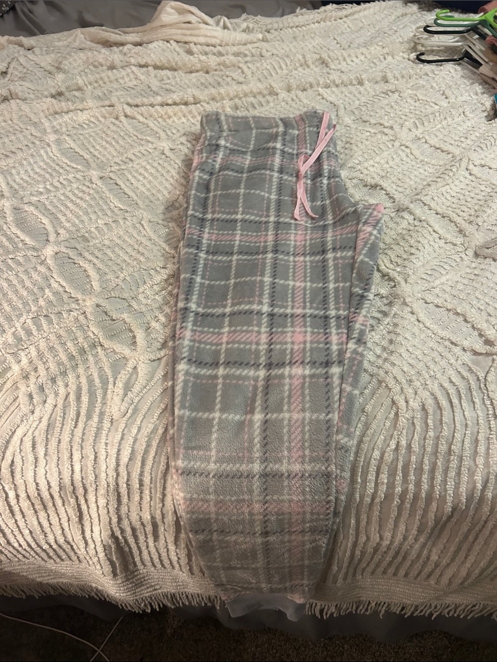 Women’s Gray & Pink Plaid Fleece Pajama Pants